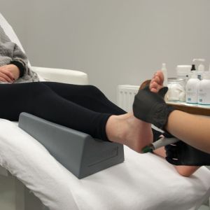 ПОСТАВКА ЗА КРАКА ЗА ПЕДИКЮР ACTIVE PODO - ЧЕРНА